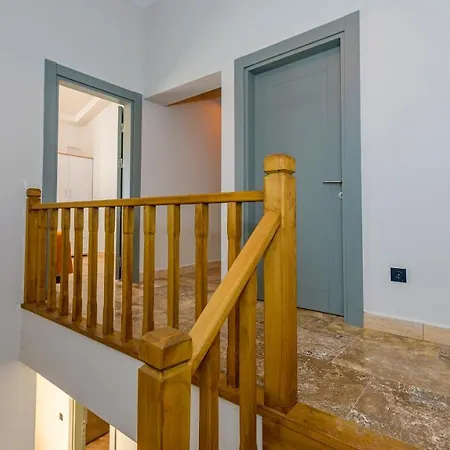 Villa Huema - 6 Bedroom In Kayakoey Oeluedeniz Fethiye