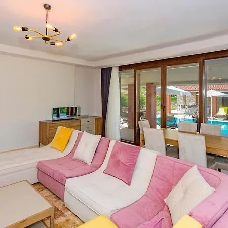 Huema - 6 Bedroom In Kayakoey Oeluedeniz Villa Fethiye