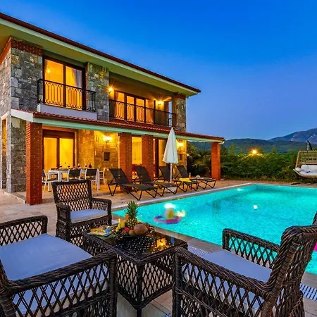 Villa Huema - 6 Bedroom In Kayakoey Oeluedeniz Fethiye