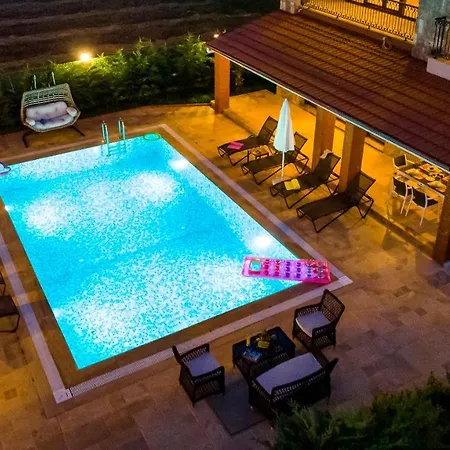 Huema - 6 Bedroom In Kayakoey Oeluedeniz Villa Fethiye