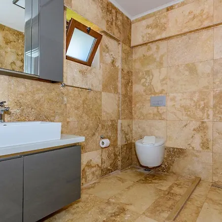 Huema - 6 Bedroom In Kayakoey Oeluedeniz * Fethiye